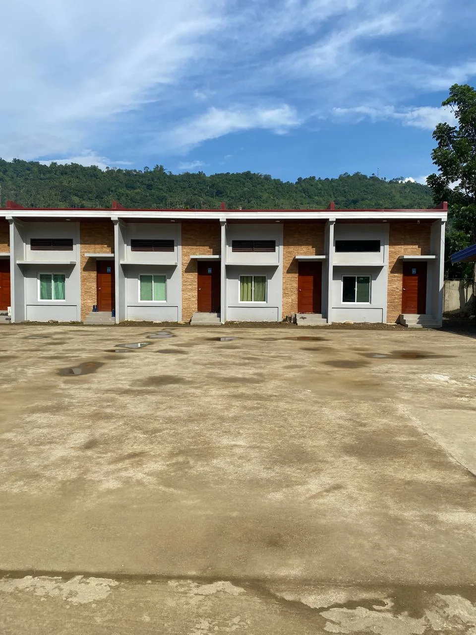 Front elevation of the completed Lusaran staff housing